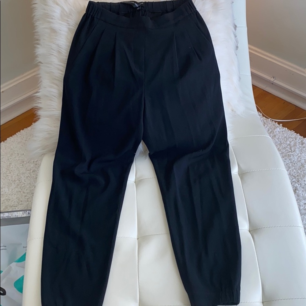 Gravitas black size 6 joggers